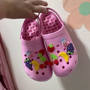 Platform croc-like sandals